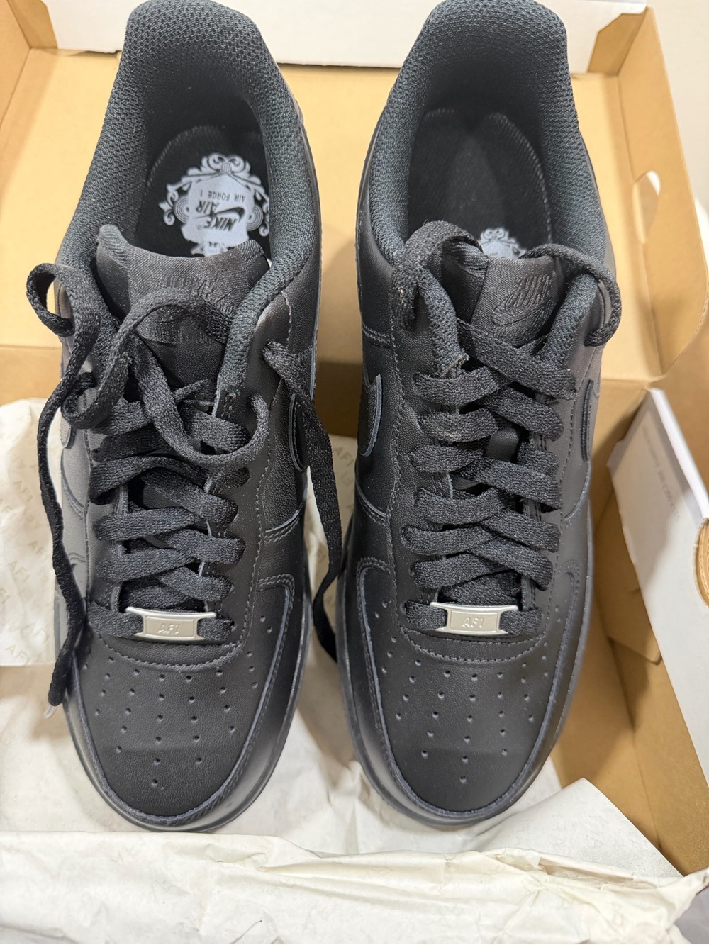 Nike Black Low-Top Sneakers — Men's Casual Trainers